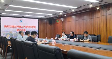 房间里的餐厅AI 生成的内容可能不正确。